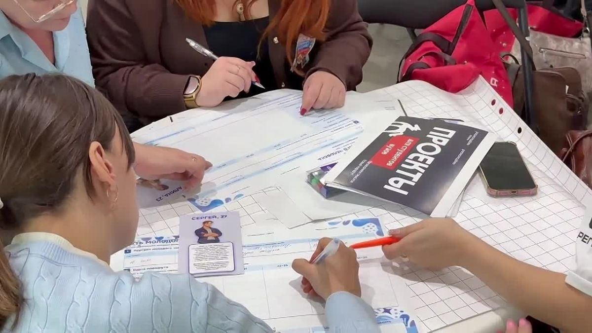 В Краснодоне прошло образовательное мероприятие в рамках программы «Навигатор молодёжной политики: от федеральных возможностей к муниципальным практикам» от Центра созидания «Маяк»