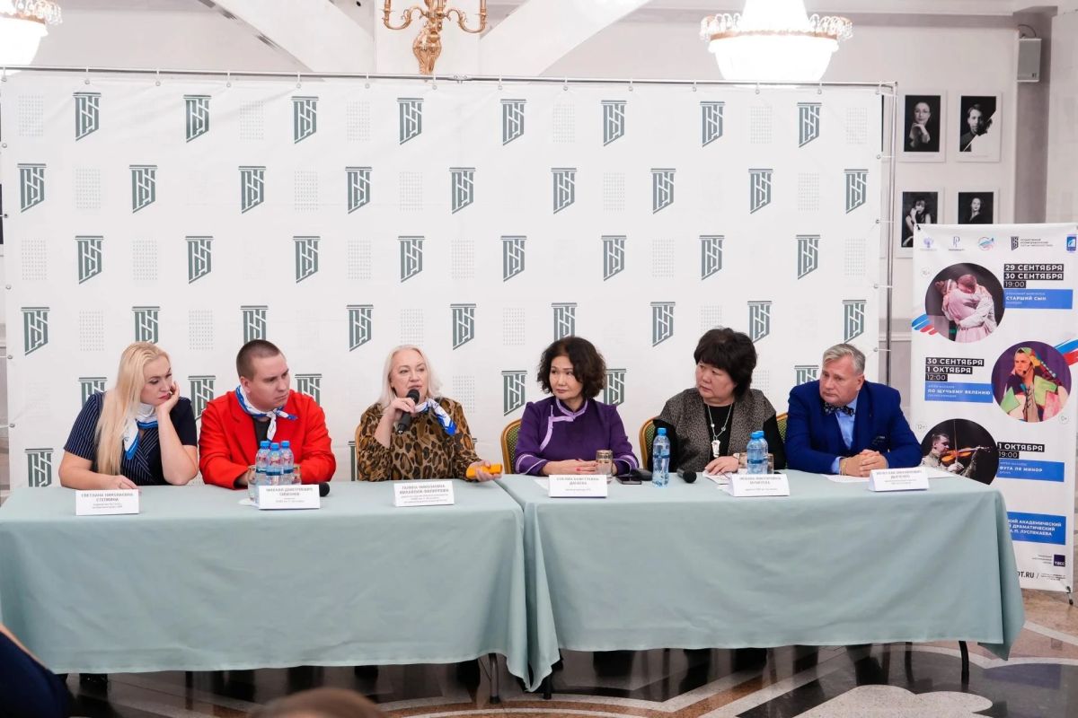 Гастроли Луганского театра им. П. Луспекаева по Сибири: объединяя сердца Гастроли Луганского театра им. П. Луспекаева по Сибири: объединяя сердца