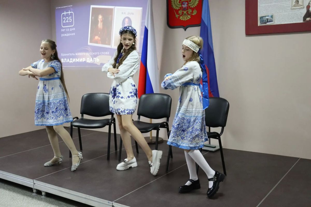 "Живое слово“ звучит вновь: выставка к юбилею Владимира Даля "Живое слово“ звучит вновь: выставка к юбилею Владимира Даля