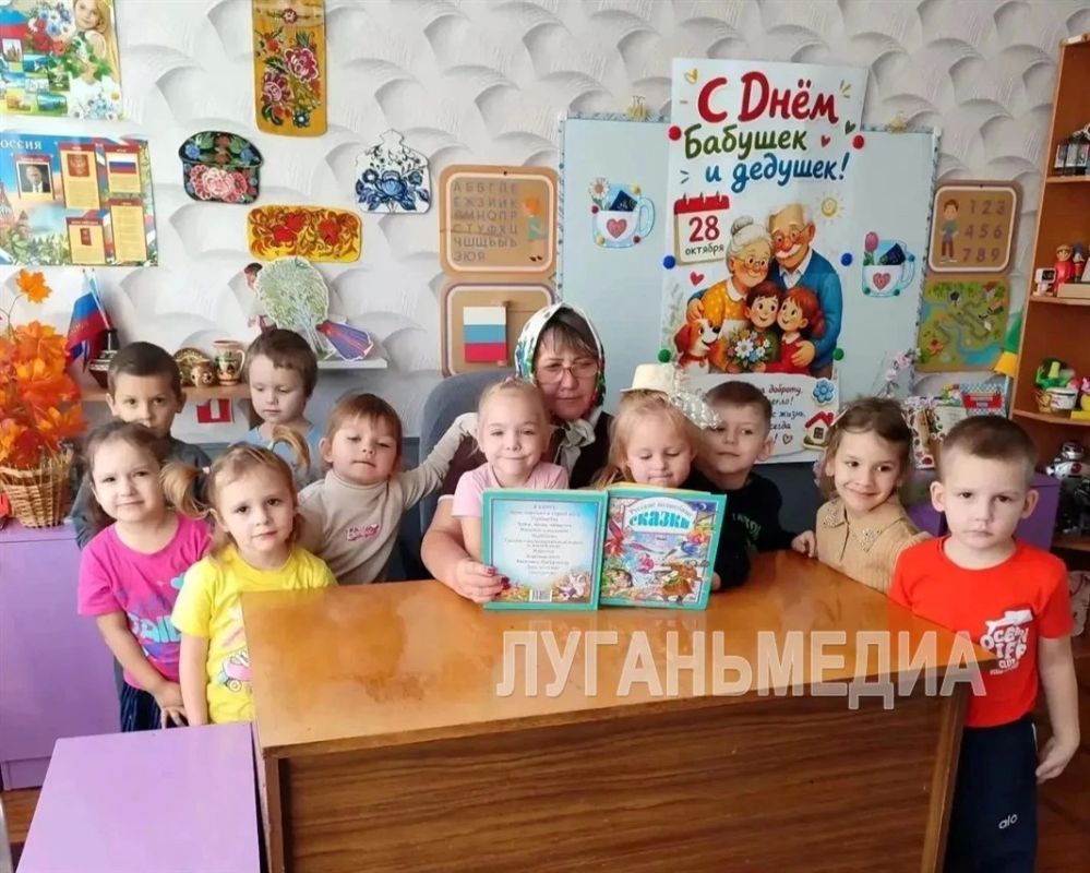 В Красном Луче дошколята поздравили бабушек и дедушек В Красном Луче дошколята поздравили бабушек и дедушек