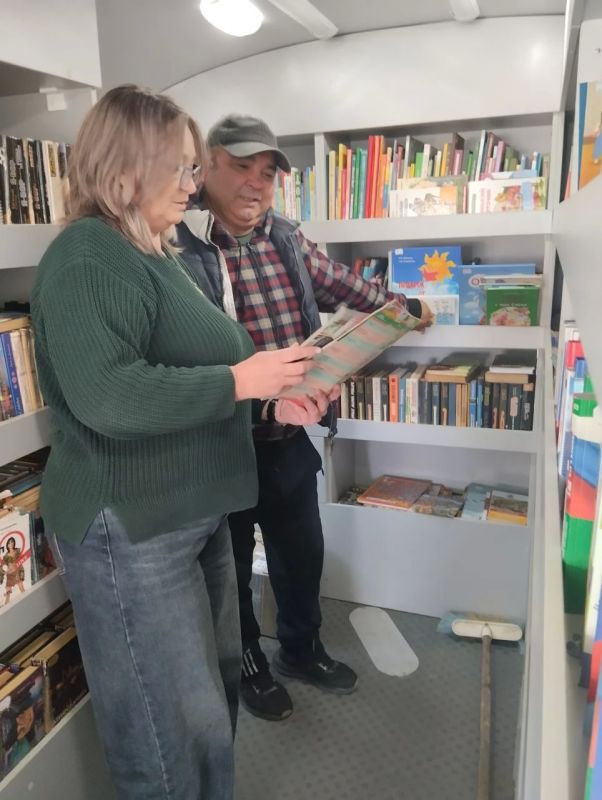 Передвижной книжный дом в отдаленных уголках Краснодонского округа