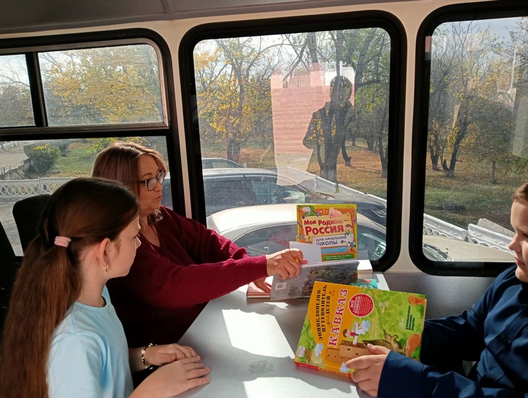 Передвижной книжный дом в отдаленных уголках Краснодонского округа Передвижной книжный дом в отдаленных уголках Краснодонского округа