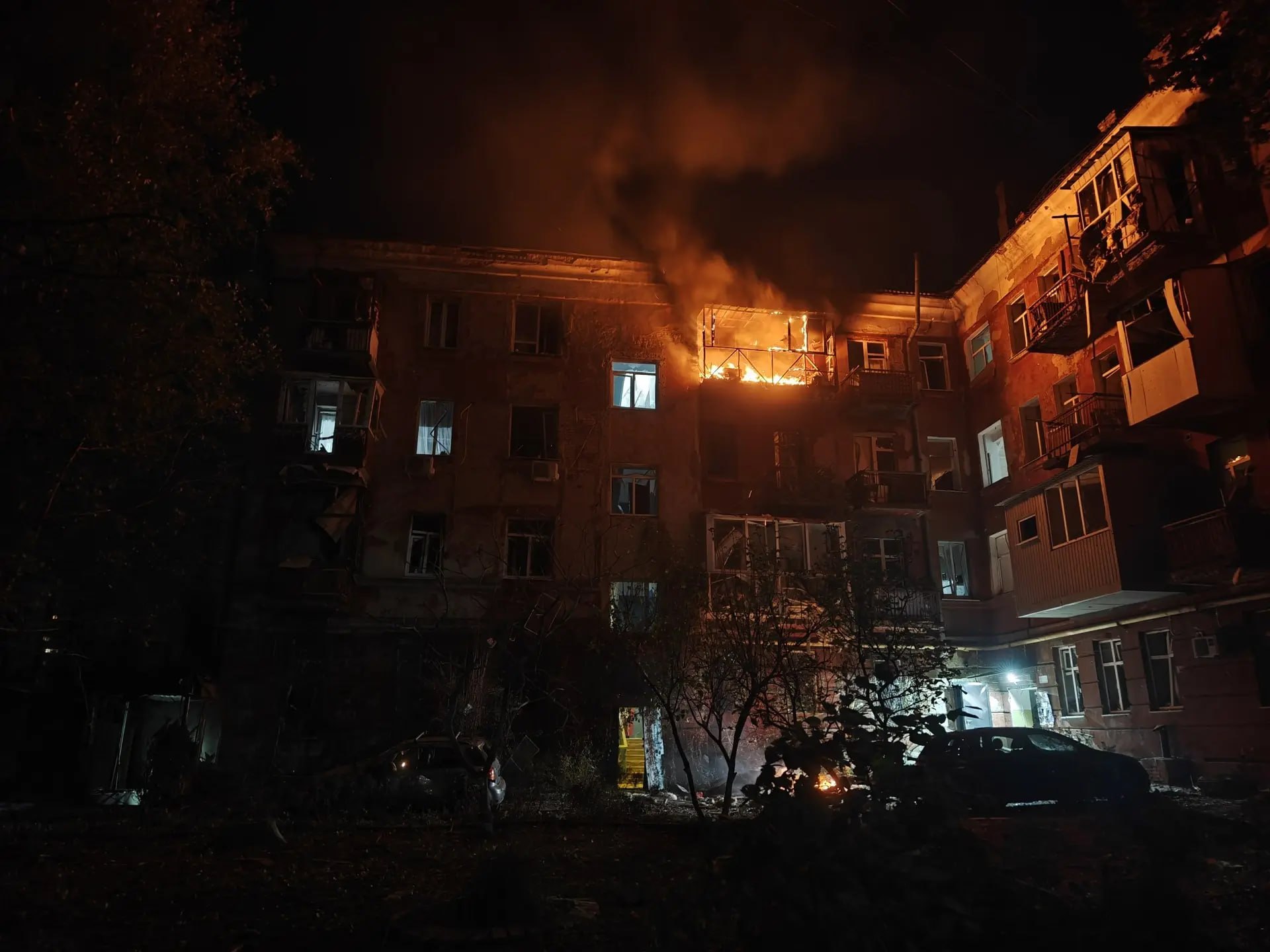 Последствия ударов ВСУ по центру Луганска