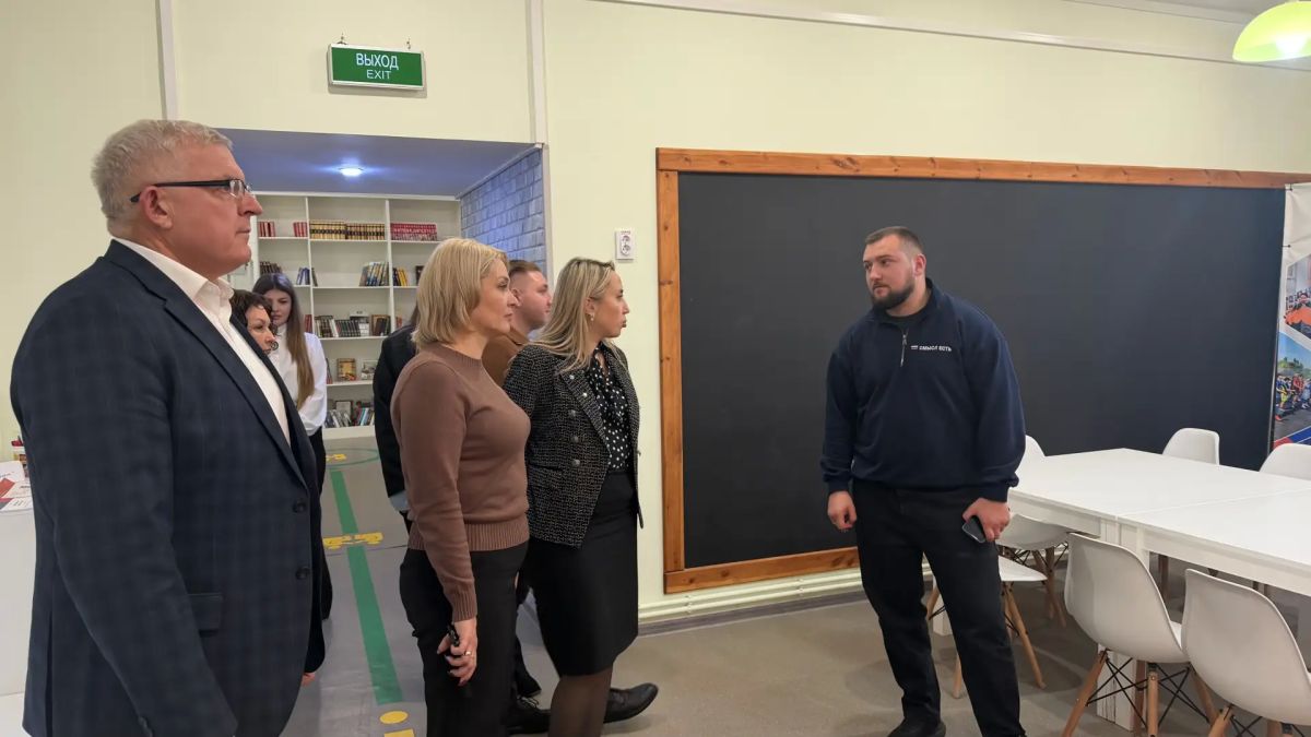 Возможности для развития, поддержка инициатив и условия для самореализации молодых людей — эти вопросы стали главными в ходе нашей рабочей встречи с министром молодежной политики ЛНР Михаилом Голубовичем Возможности для развития, поддержка инициатив и условия для самореализации молодых людей — эти вопросы стали главными в ходе нашей рабочей встречи с министром молодежной политики ЛНР Михаилом Голубовичем