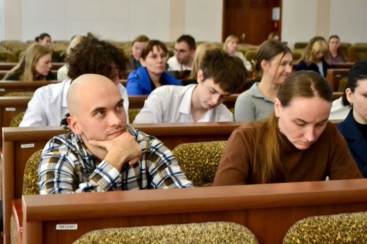 Мы продолжаем плотную работу с образовательными организациями нашего города Мы продолжаем плотную работу с образовательными организациями нашего города