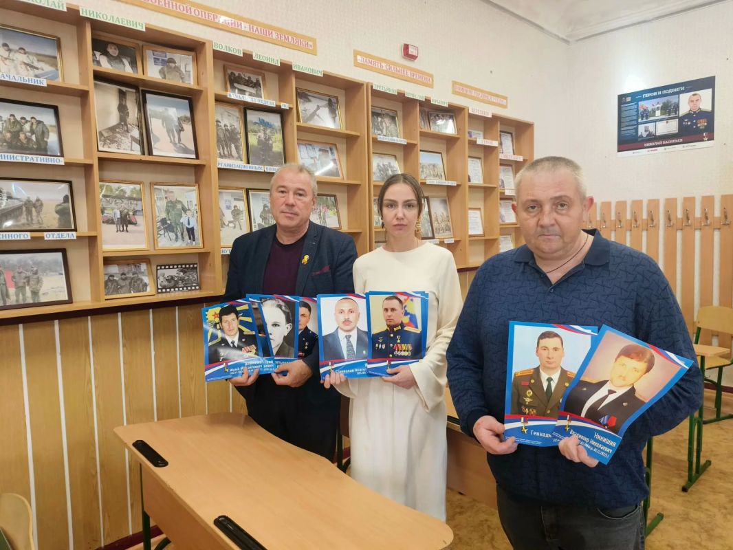 Тему увековечивания подвига наших земляков развили в рамках ряда мероприятий по линии проекта партии "Единая Россия" "Историческая память" Тему увековечивания подвига наших земляков развили в рамках ряда мероприятий по линии проекта партии "Единая Россия" "Историческая память"
