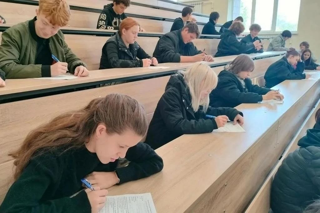 В Алчевске прошла образовательная акция «Избирательный диктант — «Софиум»