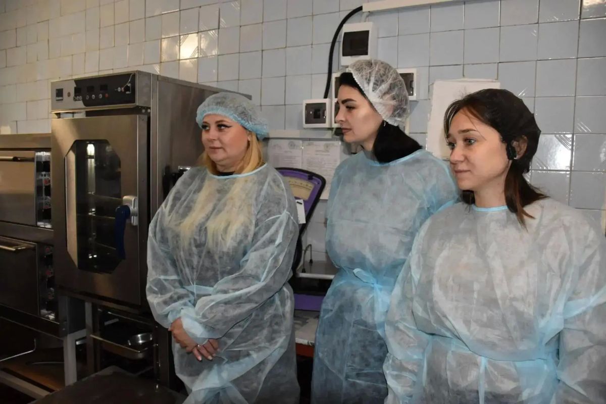 В Краснолучском детском саду прошел родительский контроль питания В Краснолучском детском саду прошел родительский контроль питания