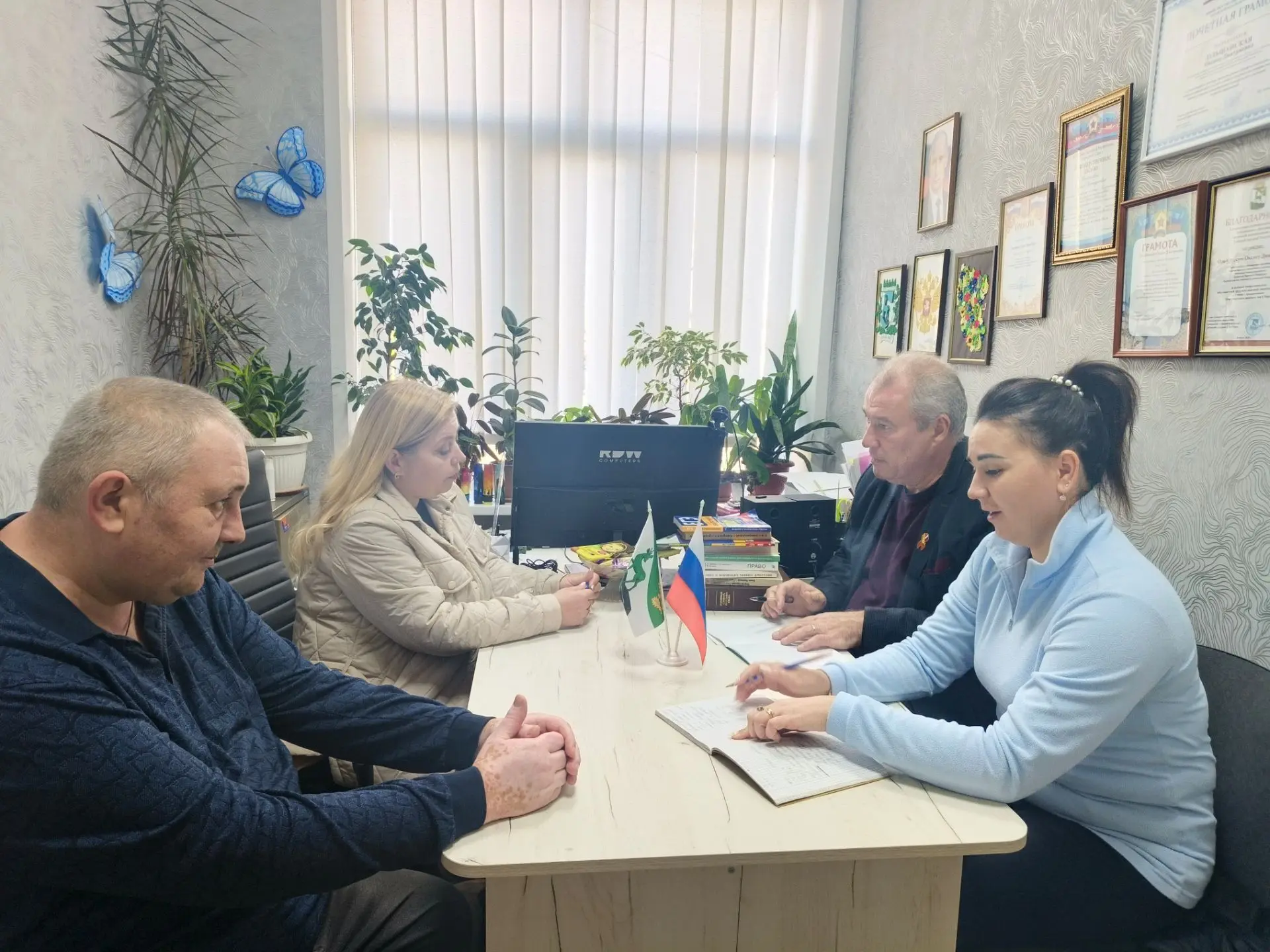 Подготовку учреждения к зиме обсуждали ещё в одном нашем любимом заведении - Кременском Доме детского и юношеского творчества