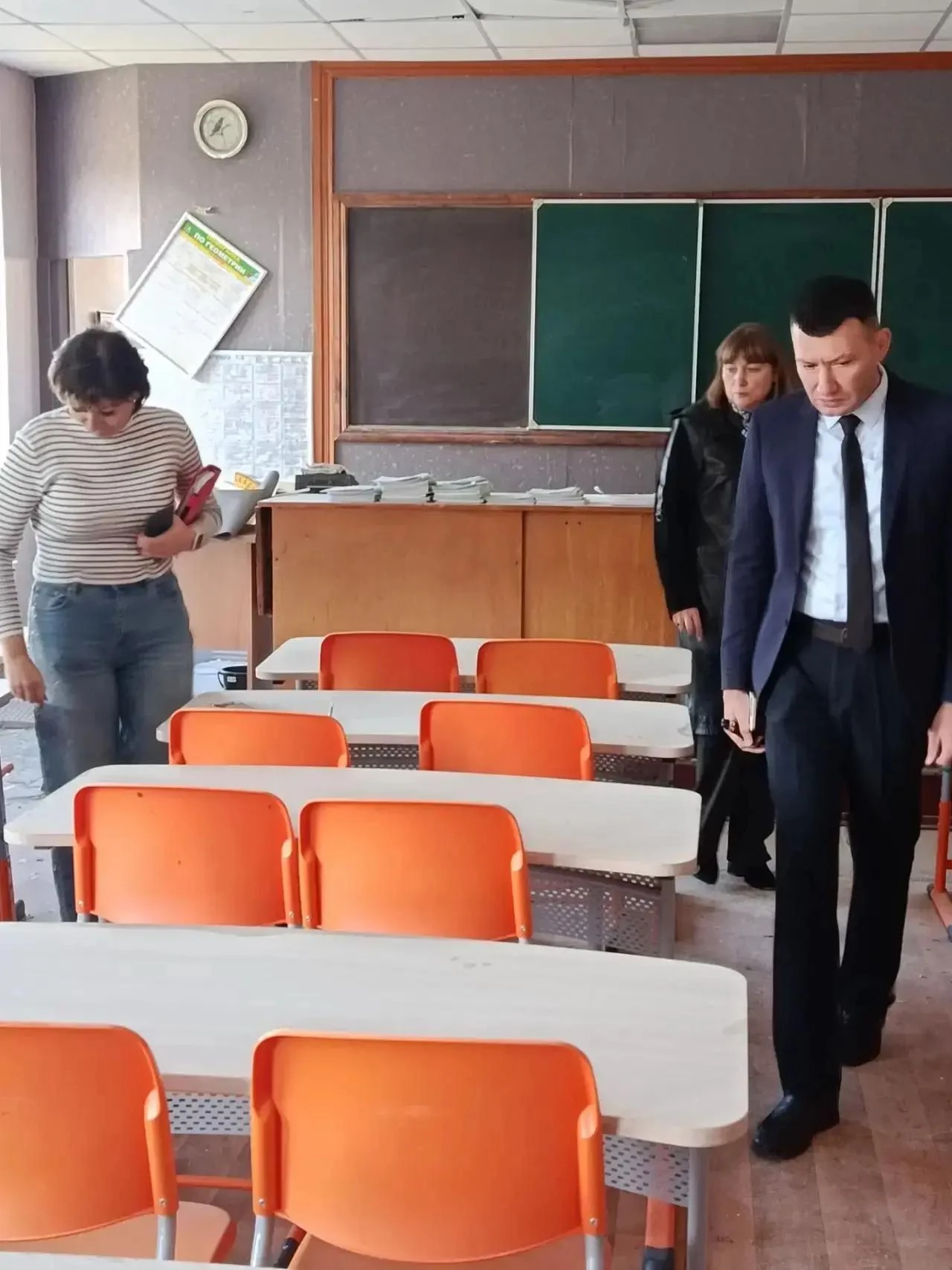 В результате атаки БПЛА пострадали три образовательных учреждения Луганска