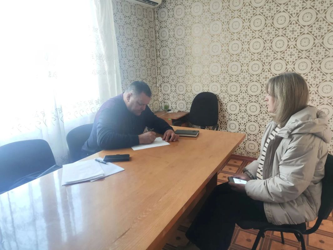29 октября селе Великий Суходол состоялся личный прием граждан, организованный депутатом от фракции «Единая Россия» Константином Ковкиным 29 октября селе Великий Суходол состоялся личный прием граждан, организованный депутатом от фракции «Единая Россия» Константином Ковкиным