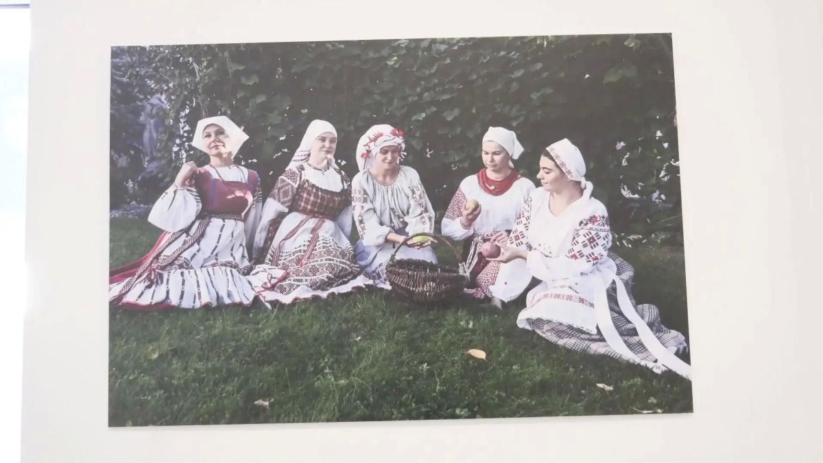 В Луганске открылась выставка, приуроченная ко Дню народного единства В Луганске открылась выставка, приуроченная ко Дню народного единства