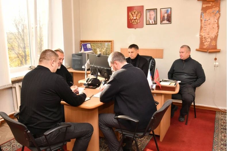 Свердловский округ сверил планы по восстановлению инфраструктуры на республиканском уровне Свердловский округ сверил планы по восстановлению инфраструктуры на республиканском уровне