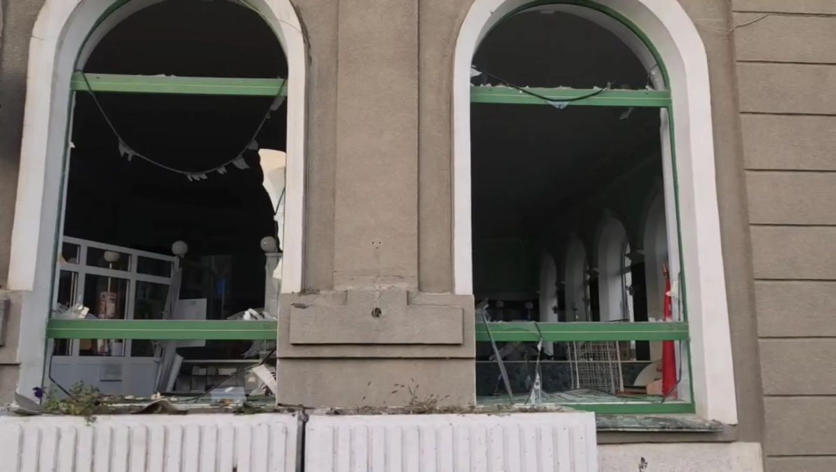Последствия ударов ВСУ по центру Луганска Последствия ударов ВСУ по центру Луганска
