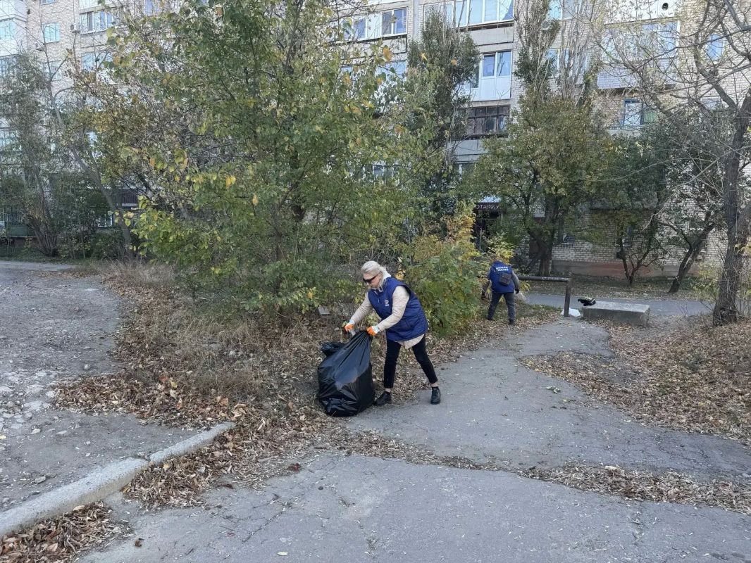 В Краснодоне прошёл субботник: вместе за чистоту и порядок В Краснодоне прошёл субботник: вместе за чистоту и порядок