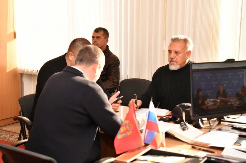 Свердловский округ сверил планы по восстановлению инфраструктуры на республиканском уровне Свердловский округ сверил планы по восстановлению инфраструктуры на республиканском уровне