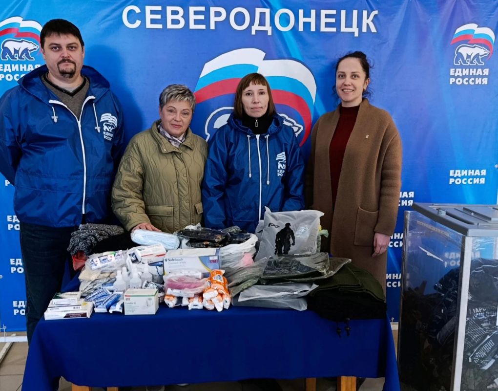 Жители ЛНР вместе помогают участникам СВО в рамках акции «Со СВОими едины» Жители ЛНР вместе помогают участникам СВО в рамках акции «Со СВОими едины»