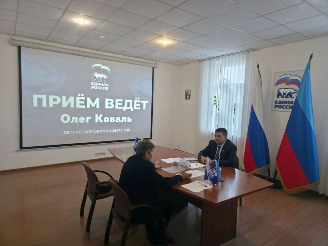 Олег Коваль: 28 октября провёл приём граждан по вопросам образования в Региональной общественной приёмной Председателя Партии «Единая Россия» Д. А. Медведева. Заявители обратились по вопросам реорганизации учреждений... Олег Коваль: 28 октября провёл приём граждан по вопросам образования в Региональной общественной приёмной Председателя Партии «Единая Россия» Д. А. Медведева. Заявители обратились по вопросам реорганизации учреждений...