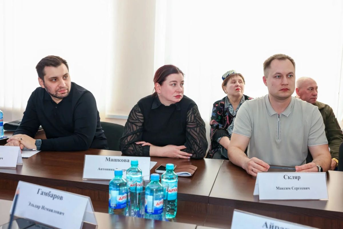 В Народном Совете ЛНР обсудили с коллегами из Калуги практики укрепления межнационального единства В Народном Совете ЛНР обсудили с коллегами из Калуги практики укрепления межнационального единства