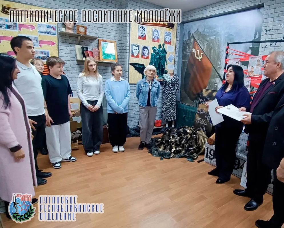 23 октября в стенах Ровеньковской школы №3 имени А.Ф. Бурды заместитель руководителя Луганского республиканского отделения Всероссийской общественной организации ветеранов «БОЕВОЕ БРАТСТВО», депутат Народного Совета ЛНР Юрий... 23 октября в стенах Ровеньковской школы №3 имени А.Ф. Бурды заместитель руководителя Луганского республиканского отделения Всероссийской общественной организации ветеранов «БОЕВОЕ БРАТСТВО», депутат Народного Совета ЛНР Юрий...