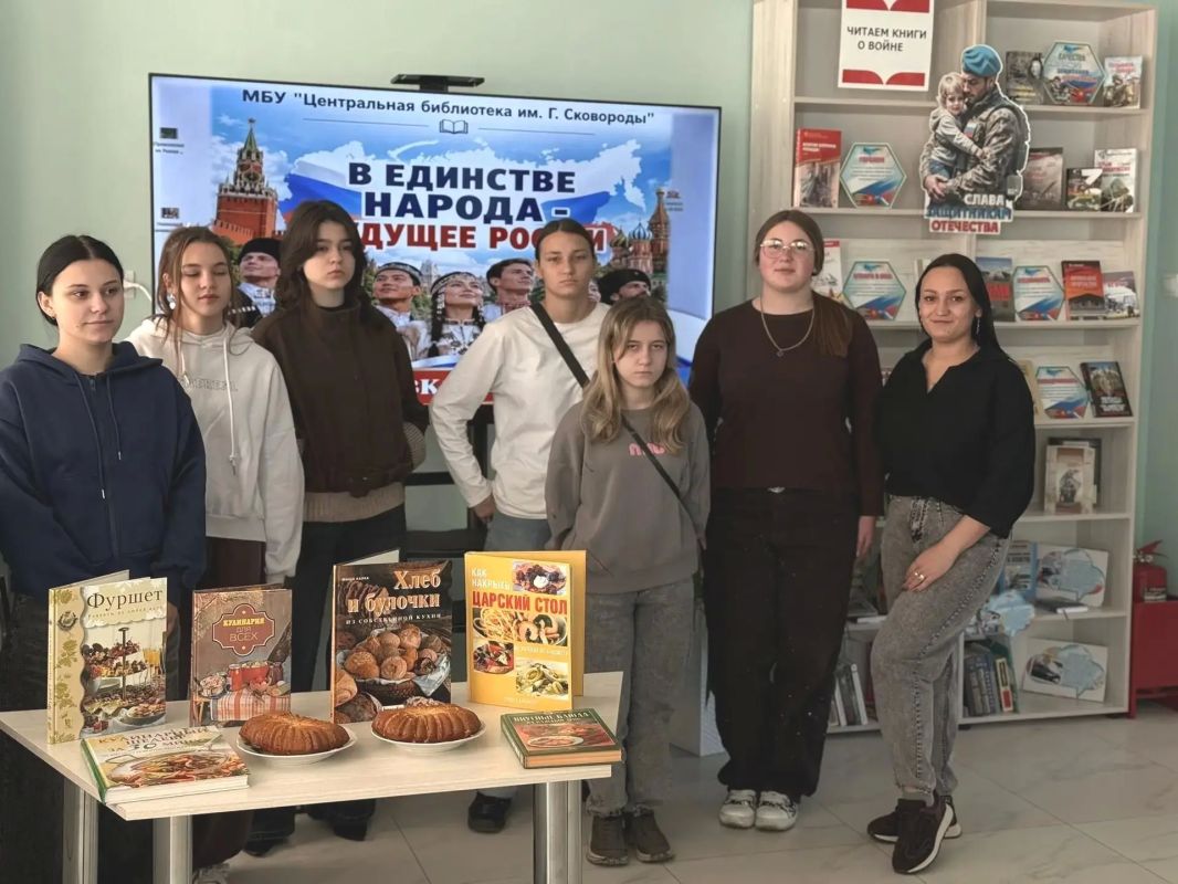 #ПирогНаЧетвертое. Аромат книг и сладкий вкус единства в Центральной библиотеке! В рамках Года единства народов России , сотрудники Центральной библиотеки им. Г. Сковороды с радостью присоединились к замечательной... #ПирогНаЧетвертое. Аромат книг и сладкий вкус единства в Центральной библиотеке! В рамках Года единства народов России , сотрудники Центральной библиотеки им. Г. Сковороды с радостью присоединились к замечательной...
