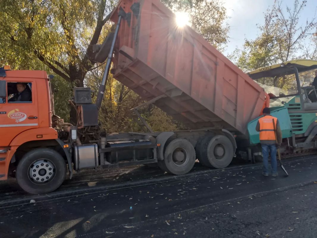 В городе Молодогвардейске приступили к укладке асфальта на участке протяженностью 600 метров В городе Молодогвардейске приступили к укладке асфальта на участке протяженностью 600 метров