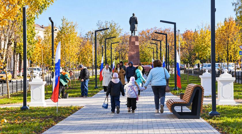 Бульвар и площадь по проспекту Ленина открылись в Алчевске после реконструкции