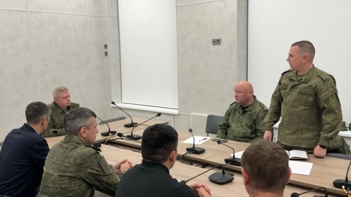 Заместитель Председателя СК России – руководитель ГВСУ проверил ход строительных работ и организацию деятельности военных следователей в ЛНР Заместитель Председателя СК России – руководитель ГВСУ проверил ход строительных работ и организацию деятельности военных следователей в ЛНР