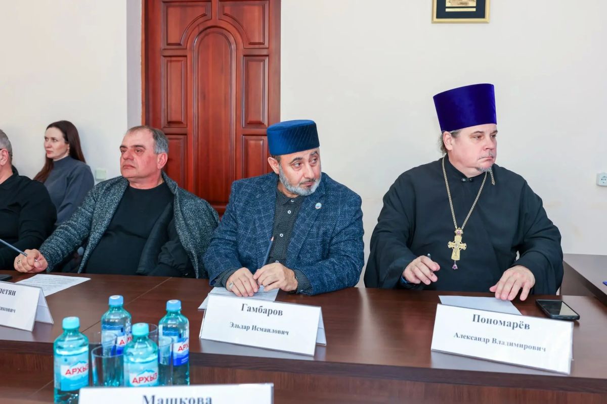 В Народном Совете ЛНР обсудили с коллегами из Калуги практики укрепления межнационального единства В Народном Совете ЛНР обсудили с коллегами из Калуги практики укрепления межнационального единства
