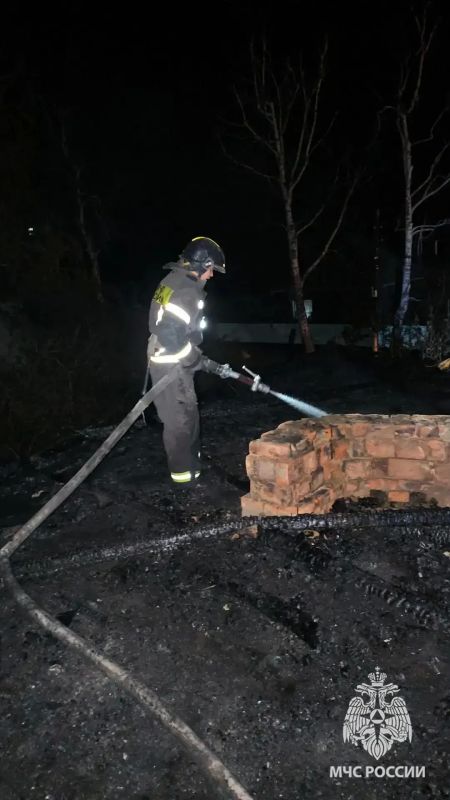 В Ясеновском произошел пожар в частном доме В Ясеновском произошел пожар в частном доме