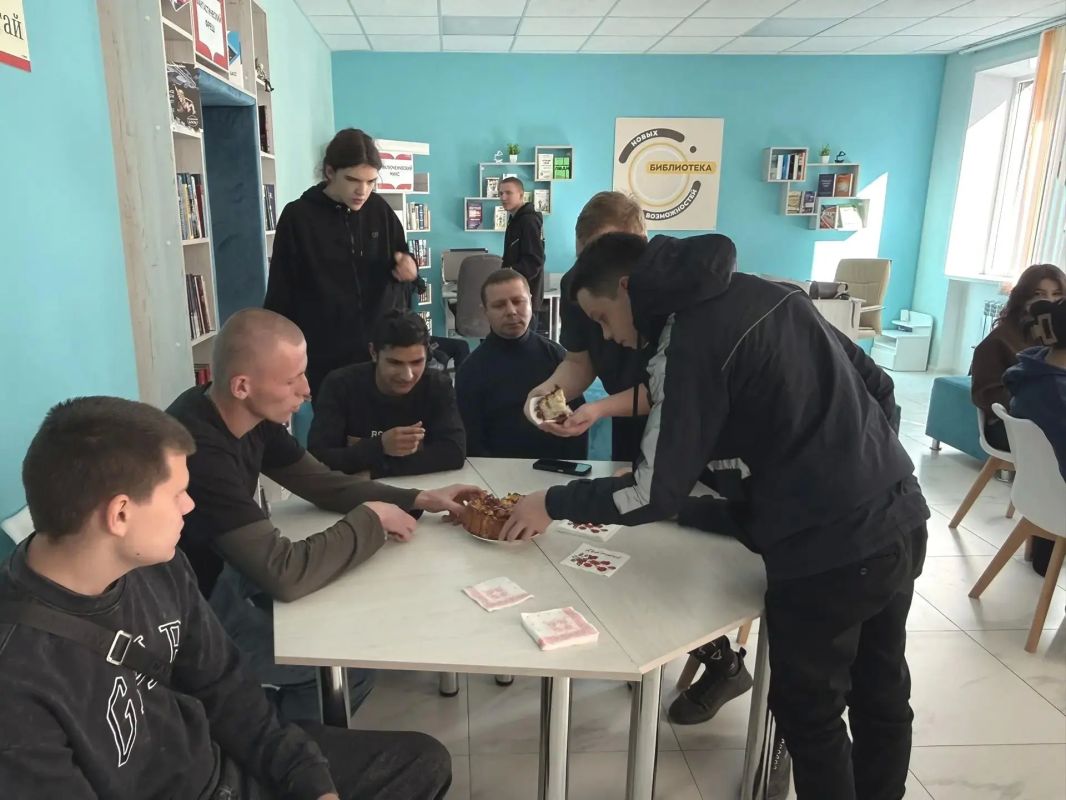 #ПирогНаЧетвертое. Аромат книг и сладкий вкус единства в Центральной библиотеке! В рамках Года единства народов России , сотрудники Центральной библиотеки им. Г. Сковороды с радостью присоединились к замечательной... #ПирогНаЧетвертое. Аромат книг и сладкий вкус единства в Центральной библиотеке! В рамках Года единства народов России , сотрудники Центральной библиотеки им. Г. Сковороды с радостью присоединились к замечательной...
