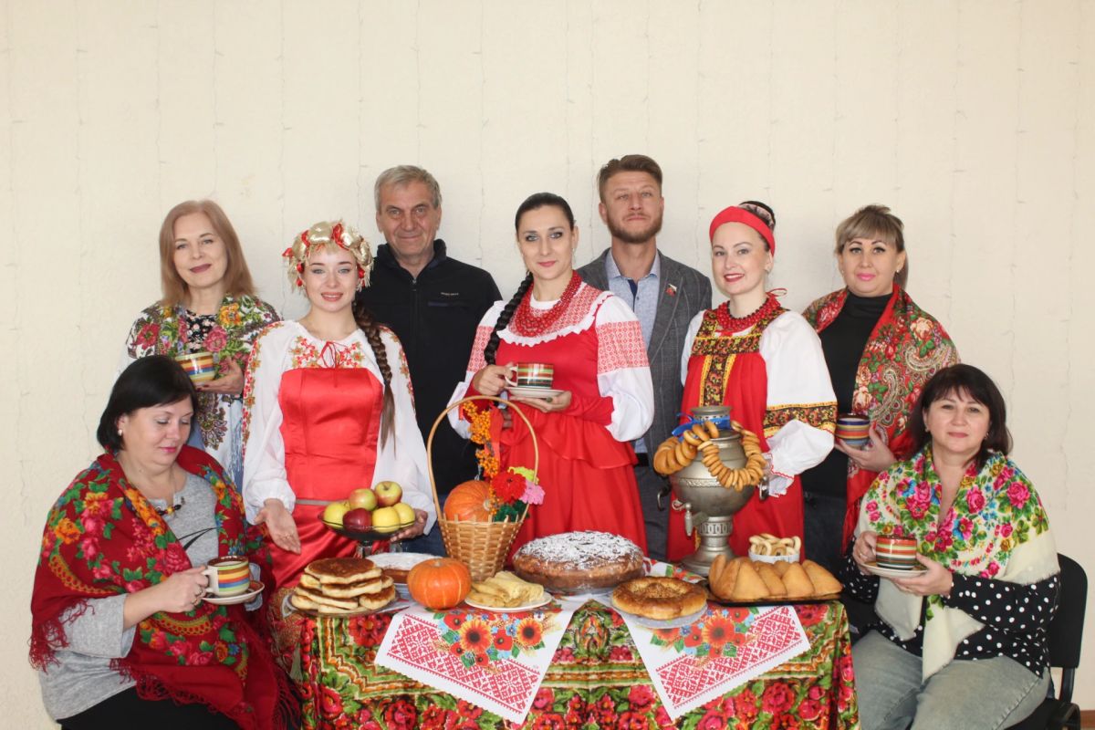В Славяносербске поддержали традицию «Пирог на четвертое» В Славяносербске поддержали традицию «Пирог на четвертое»