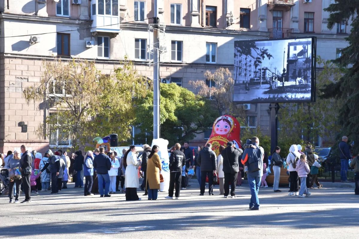 В Алчевске после реконструкции открыли бульвар и площадь по проспекту Ленина В Алчевске после реконструкции открыли бульвар и площадь по проспекту Ленина