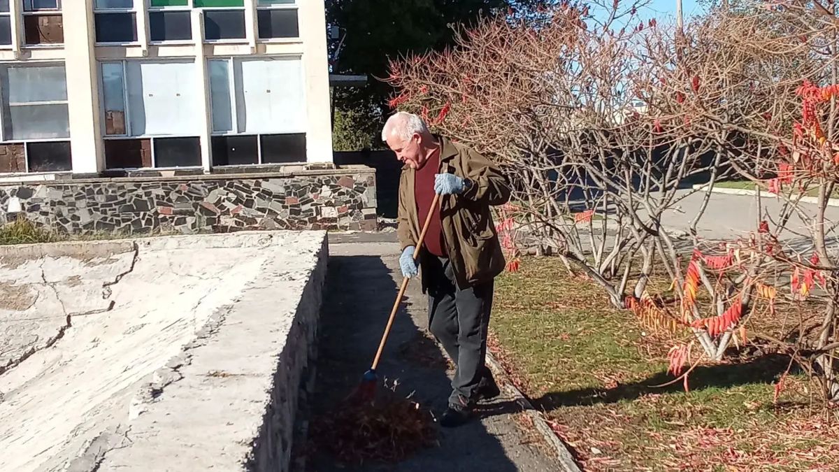 ТЕРРИТОРИЯ ЕДИНСТВА. . Сотрудники городского Дворца культуры вышли всей дружной трудовой семьей на субботник ко Дню народного единства ТЕРРИТОРИЯ ЕДИНСТВА. . Сотрудники городского Дворца культуры вышли всей дружной трудовой семьей на субботник ко Дню народного единства