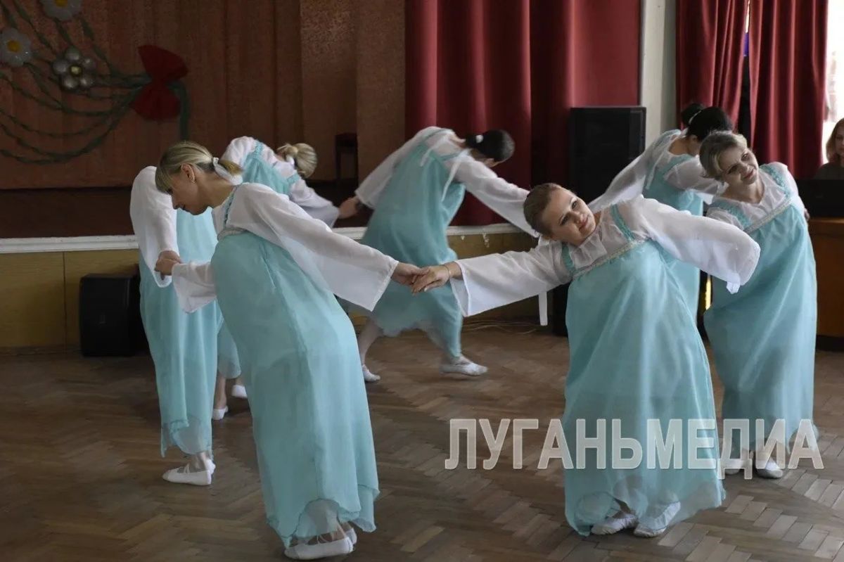В Красном Луче прошло мероприятие ко Дню единства народов России В Красном Луче прошло мероприятие ко Дню единства народов России