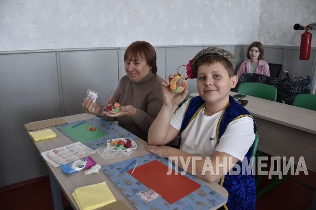 В Красном Луче прошло мероприятие ко Дню единства народов России В Красном Луче прошло мероприятие ко Дню единства народов России