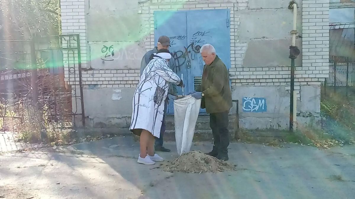 ТЕРРИТОРИЯ ЕДИНСТВА. . Сотрудники городского Дворца культуры вышли всей дружной трудовой семьей на субботник ко Дню народного единства ТЕРРИТОРИЯ ЕДИНСТВА. . Сотрудники городского Дворца культуры вышли всей дружной трудовой семьей на субботник ко Дню народного единства