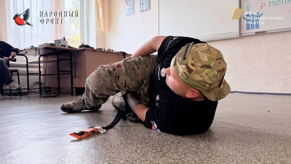 Мастер-класс по первой помощи для студентов Луганского колледжа моды, парикмахерского искусства и компьютерных технологий Мастер-класс по первой помощи для студентов Луганского колледжа моды, парикмахерского искусства и компьютерных технологий